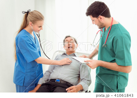 Portrait of doctor team are visit and examining Portrait of doctor team are visit and examining 41061843