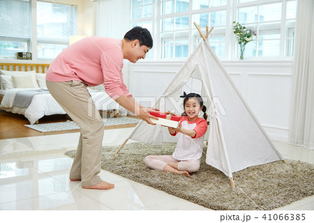 娘 お父さん 父 41066385