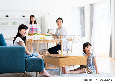 若い家族 41068823