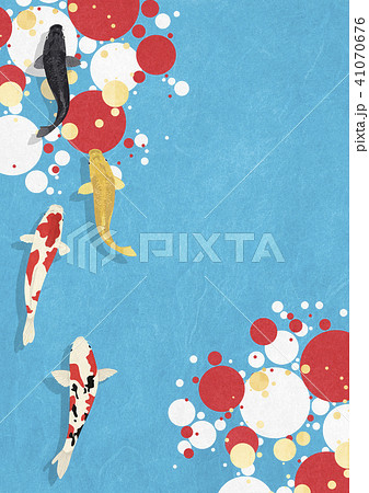 和紙の風合い 大小さまざまな円 泳ぐ錦鯉のイラスト素材