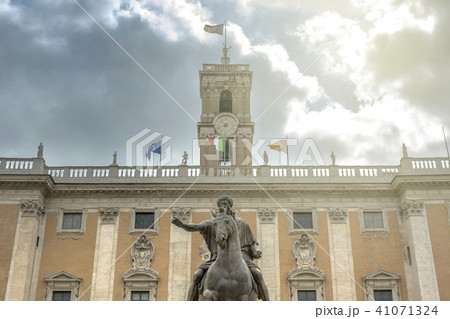 the bronze equestrian statue of Marco Aurelio  41071324