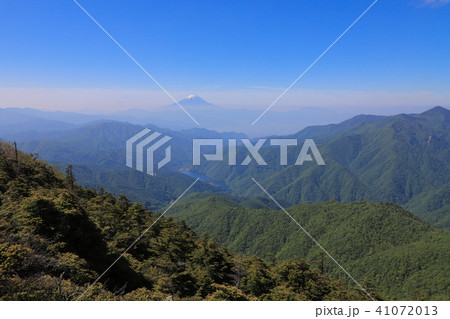 奥秩父主脈から望む富士山　甲武信ヶ岳～雁坂峠 41072013