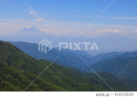奥秩父主脈から望む富士山　甲武信ヶ岳～雁坂峠 41072020