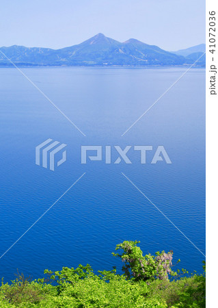 初夏の猪苗代湖と磐梯山（郡山市・湖南町） 41072036