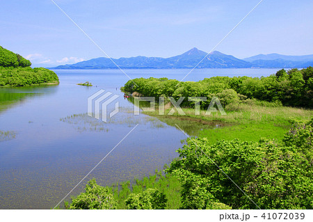 初夏の猪苗代湖と磐梯山(郡山市・湖南町) 初夏の猪苗代湖と磐梯山(郡山市・湖南町) 41072039