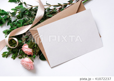 Mockup with postcard, flowers bouquet 41072237