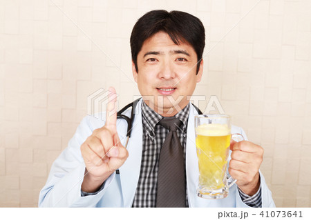 禁酒を勧める医師 41073641