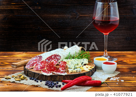 Sliced cured sausage with spices Sliced cured sausage with spices 41077921