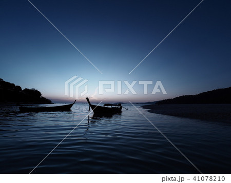 タイ・リペ島の小舟 / small boats at Koh Lipe, Thailand 41078210