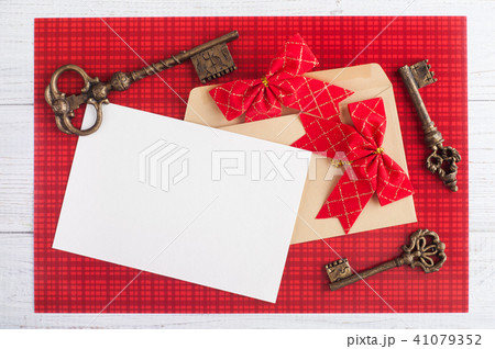 Blank paper note, craft envelope on red Blank paper note, craft envelope on red 41079352