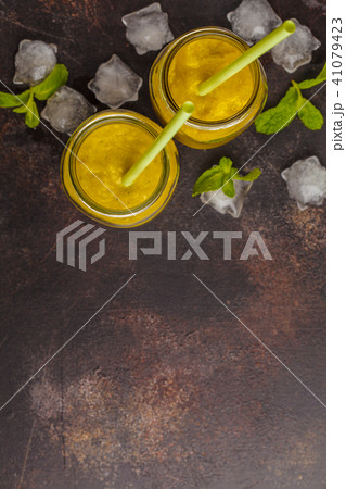 Green vegetable detox smoothies in a jar 41079423