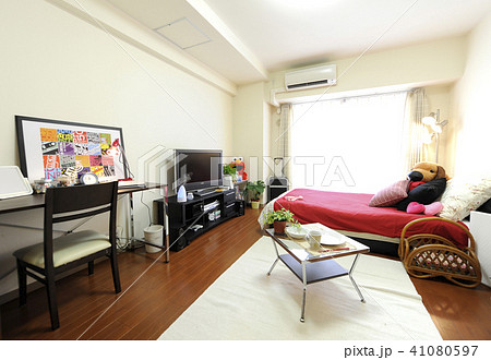 一人暮らしの女性の部屋 インテリアの写真素材 41080597 Pixta