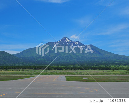 利尻空港から望む利尻富士 41081538