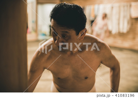 Sumo wrestling 41083196