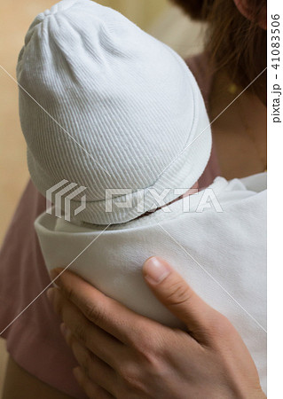 woman holding newborn baby woman holding newborn baby 41083506
