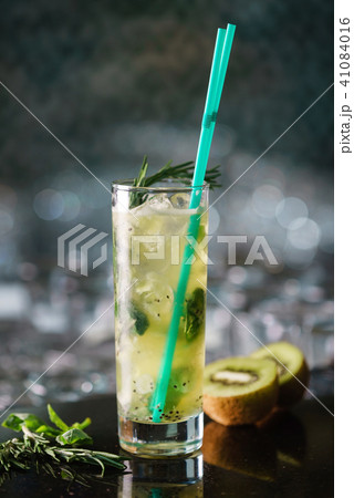 cocktail in the bar 41084016