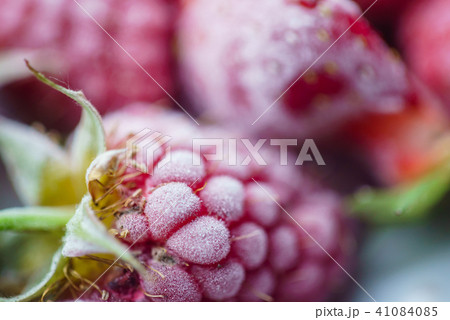 frozen berries 41084085