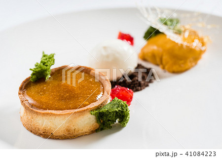 tart with ice cream tart with ice cream 41084223