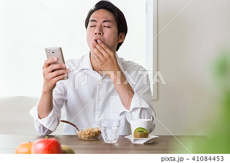 食欲の無いビジネスマン 食欲の無いビジネスマン 41084453