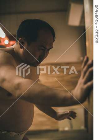 Sumo wrestling 41084600