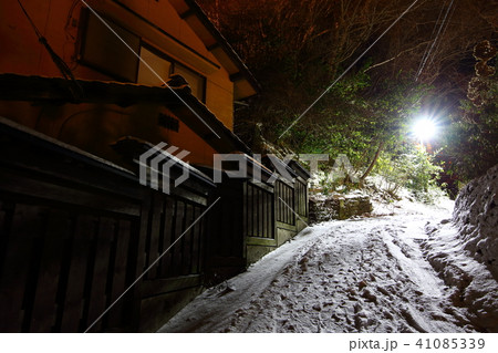 熊本県南小国町、黒川温泉の湯あかり【1月冬雪】 41085339