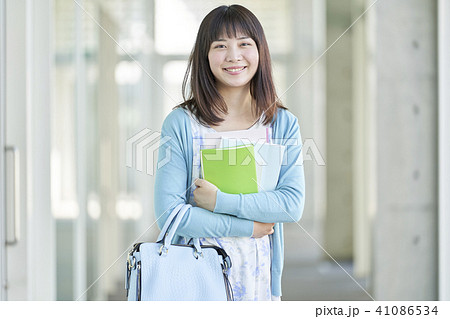 大学　女子大生　キャンパス 41086534
