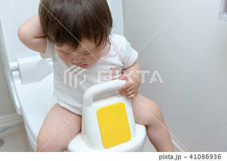 トイレ トイレトレーニング 赤ちゃん トイレ トイレトレーニング 赤ちゃん 41086936