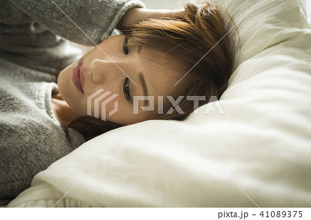 女性　別れ　イメージ 41089375