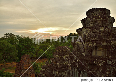 シェムリアップ、プノンバケン山の寺院 シェムリアップ、プノンバケン山の寺院 41090404