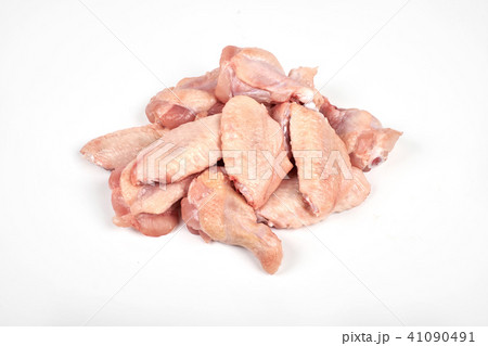 Raw chicken wings isolated on white background Raw chicken wings isolated on white background 41090491