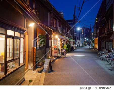 大阪市北区 中崎町の夕暮れ 41090562