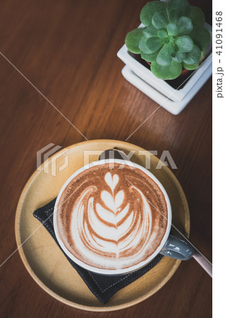 hot chocolate with latte art 41091468