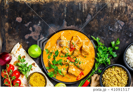 Traditional curry and ingredients 41091517