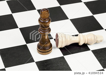 Black chess king win white chess king 41094534