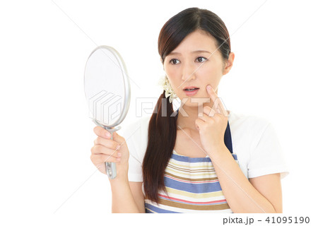 お肌が気になる女性 お肌が気になる女性 41095190