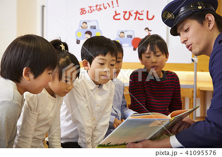 子供　交通安全指導 41095576