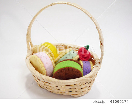 カゴに入ったフェルトのアイスサンド カゴに入ったフェルトのアイスサンド 41096174