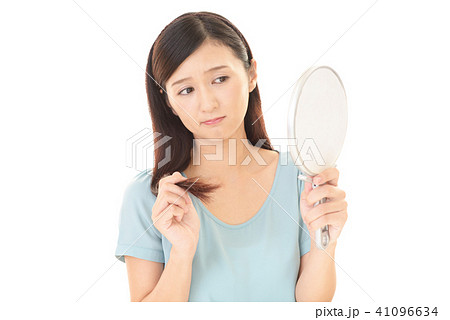 ヘアケアに不満な女性 41096634