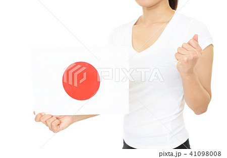 国旗を持つ女性 41098008