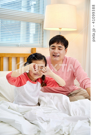 娘 お父さん 父 41099388