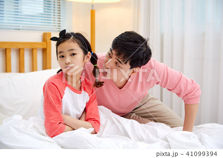 娘 お父さん 父 41099394