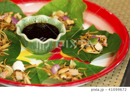 Miang Kham (Savoury Leaf Wraps), Thai food  41099672