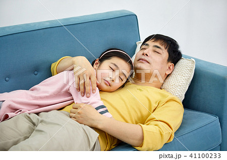 昼寝 睡眠 眠り 41100233