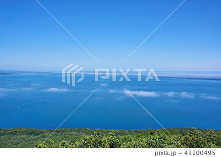 北海道　幌岩山からのサロマ湖の眺め 41100495
