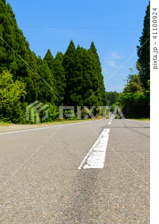 奥豊後の一本道【大分県】 41100924