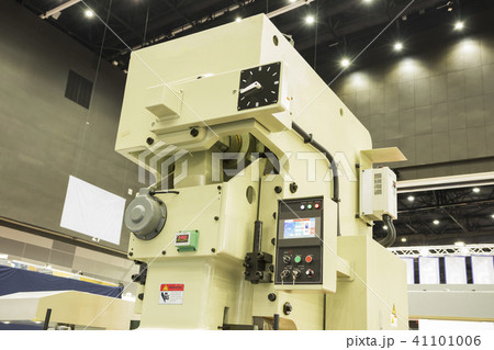 Forging machine for manufacturing process 41101006
