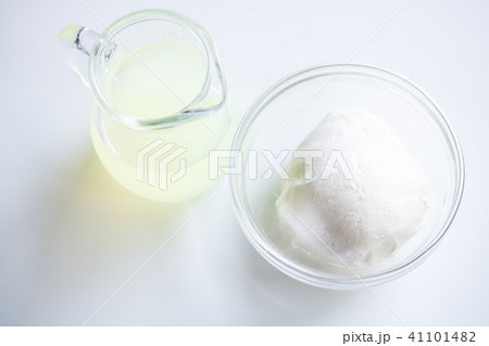 水出しヨーグルトと乳清 水出しヨーグルトと乳清 41101482