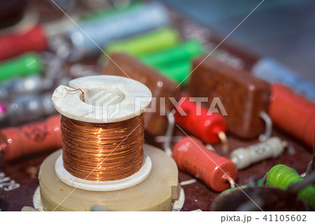 Induction coil with electronic components 41105602