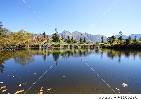 秋の鏡池 41106226