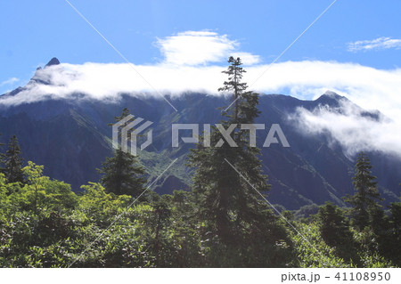 鏡平から見る槍と穂高連峰 41108950